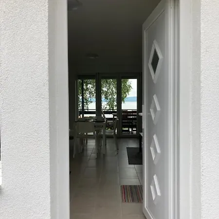 Lakeside Apartman Holiday home