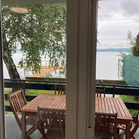 Lakeside Apartman *