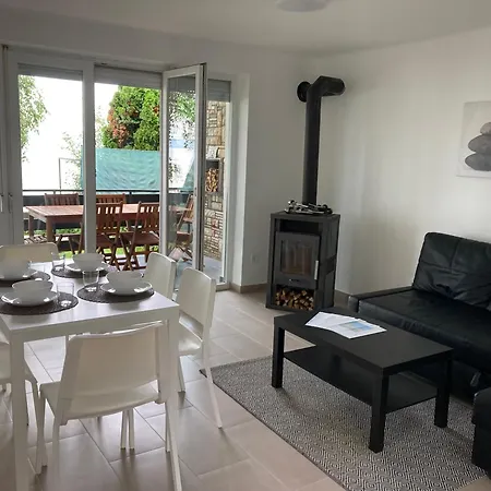Lakeside Apartman Holiday home Balatonszarszo